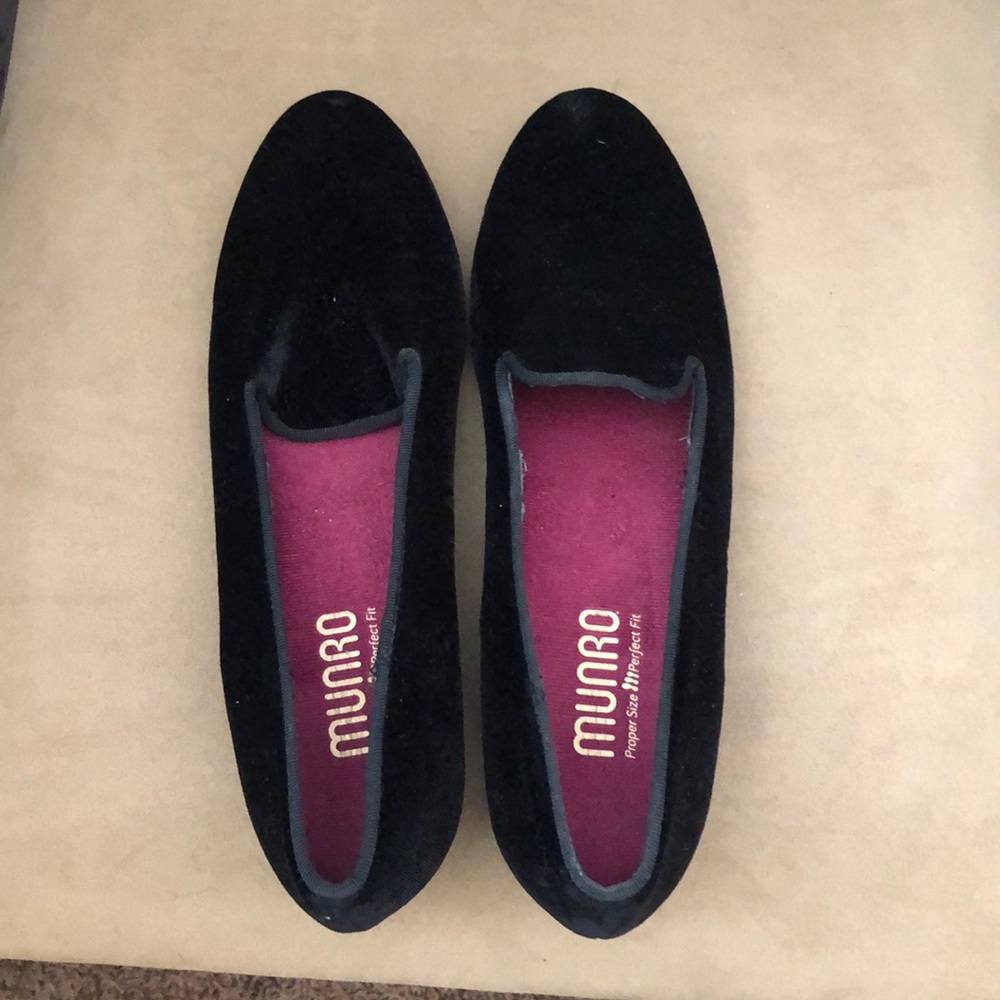 ✌🏼 REPOSH Munro Velvet Loafers
